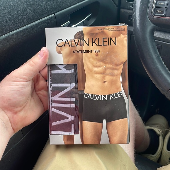 Calvin Klein Statement 1981 Men’s Low Rise Trunk in Black - Picture 1 of 8